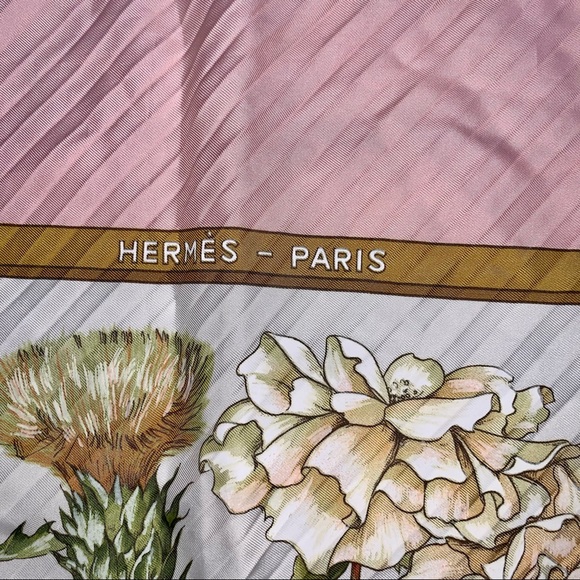 Hermès “Regina” by Leila Menchari 100% Silk Scarf - Picture 2 of 10